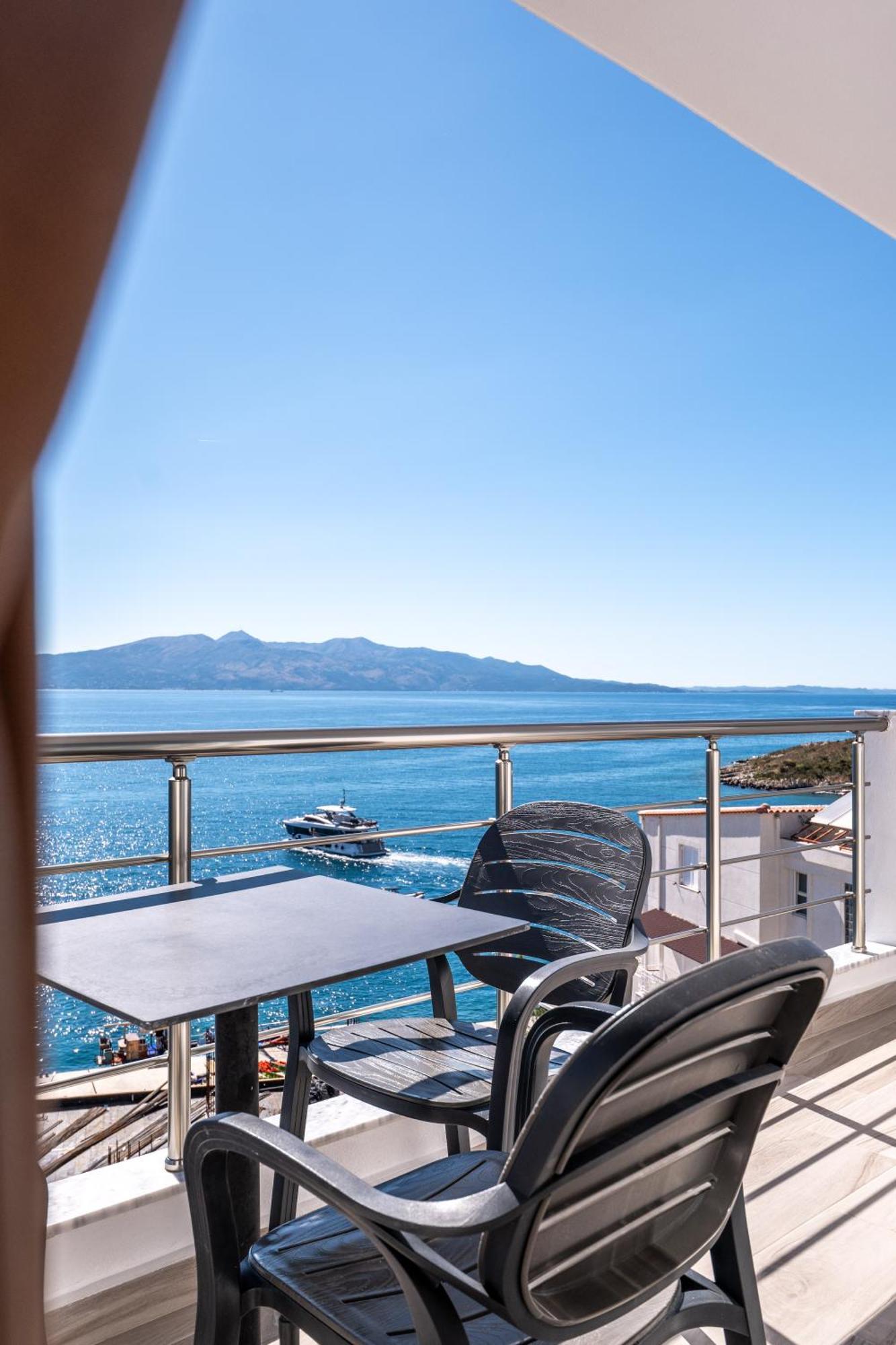 Erioni Hotel Sarandë Exterior foto