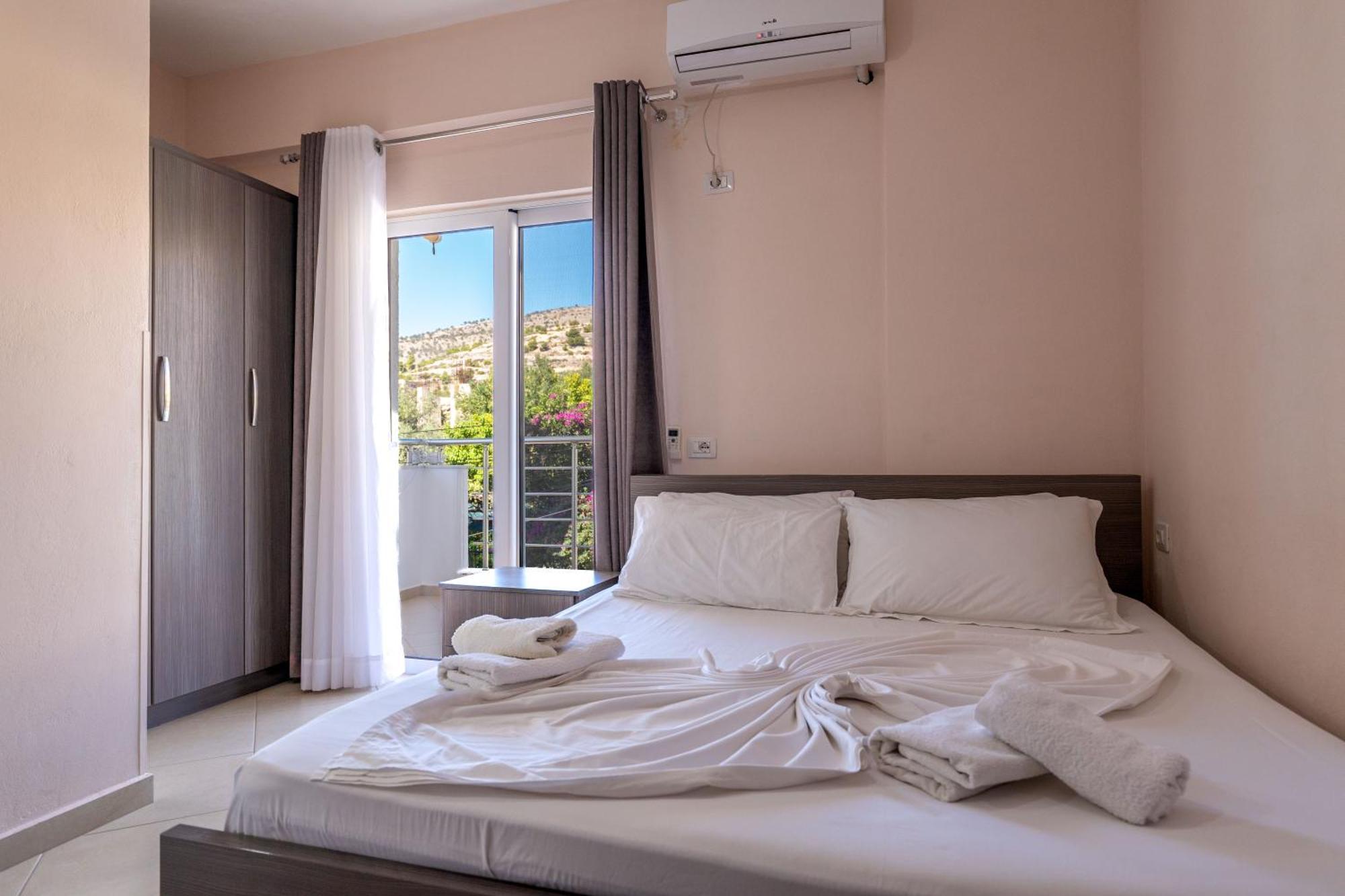 Erioni Hotel Sarandë Exterior foto