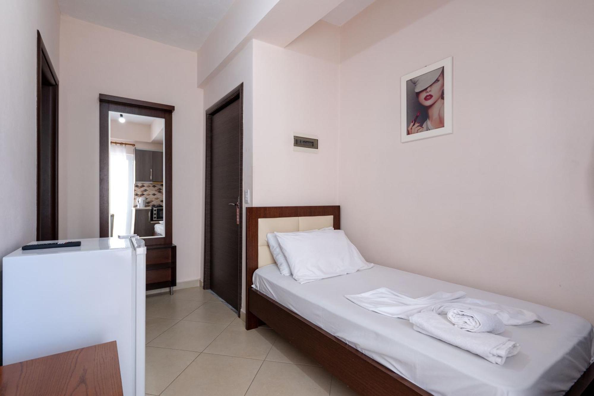 Erioni Hotel Sarandë Exterior foto
