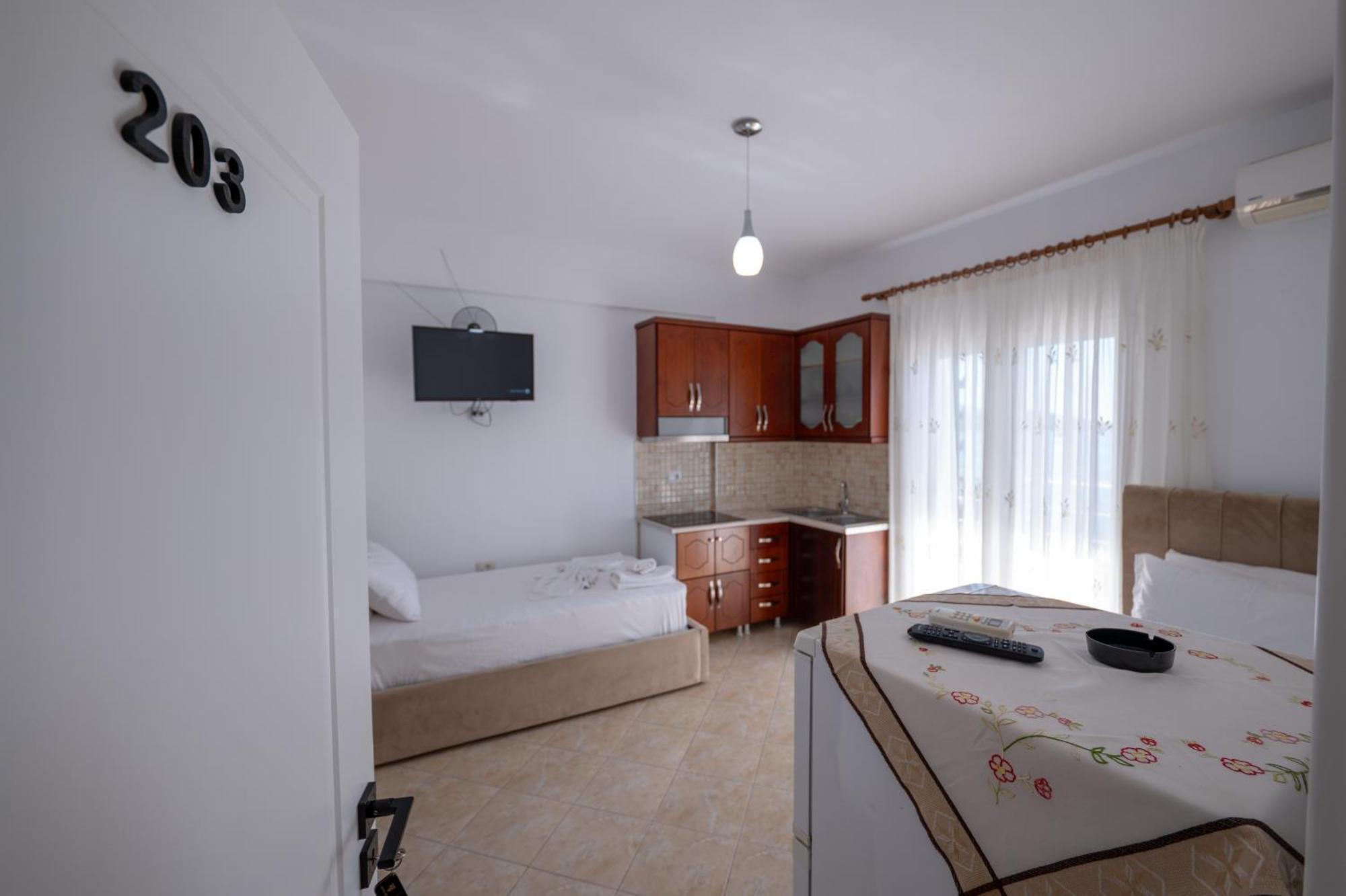 Erioni Hotel Sarandë Exterior foto