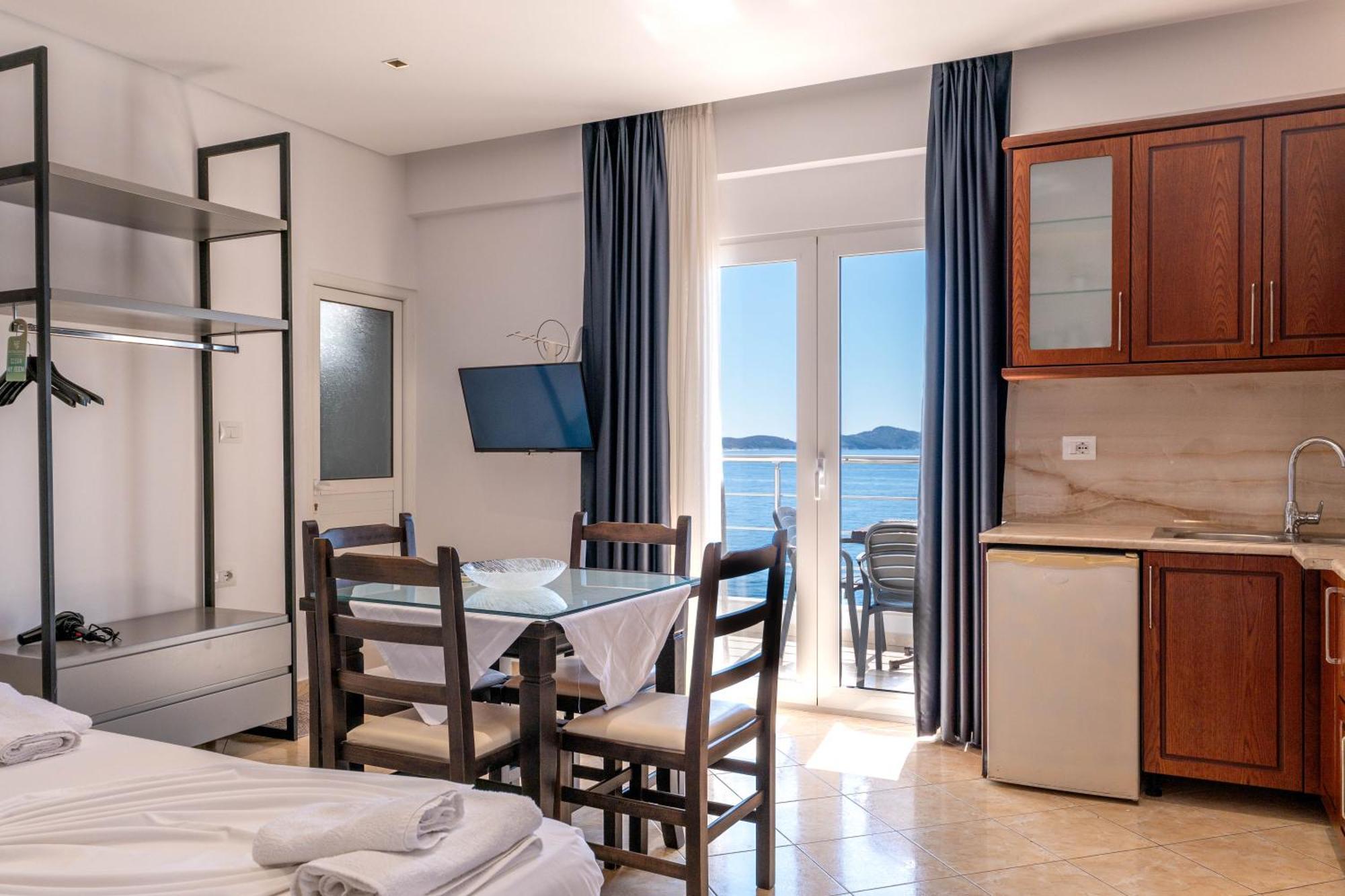 Erioni Hotel Sarandë Exterior foto