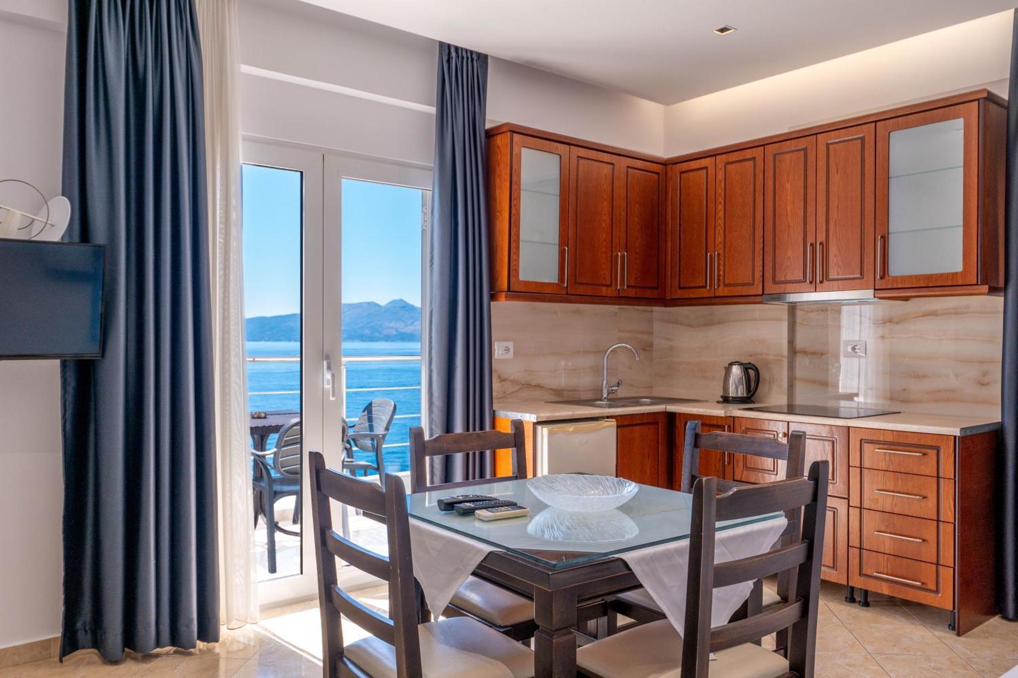 Erioni Hotel Sarandë Exterior foto