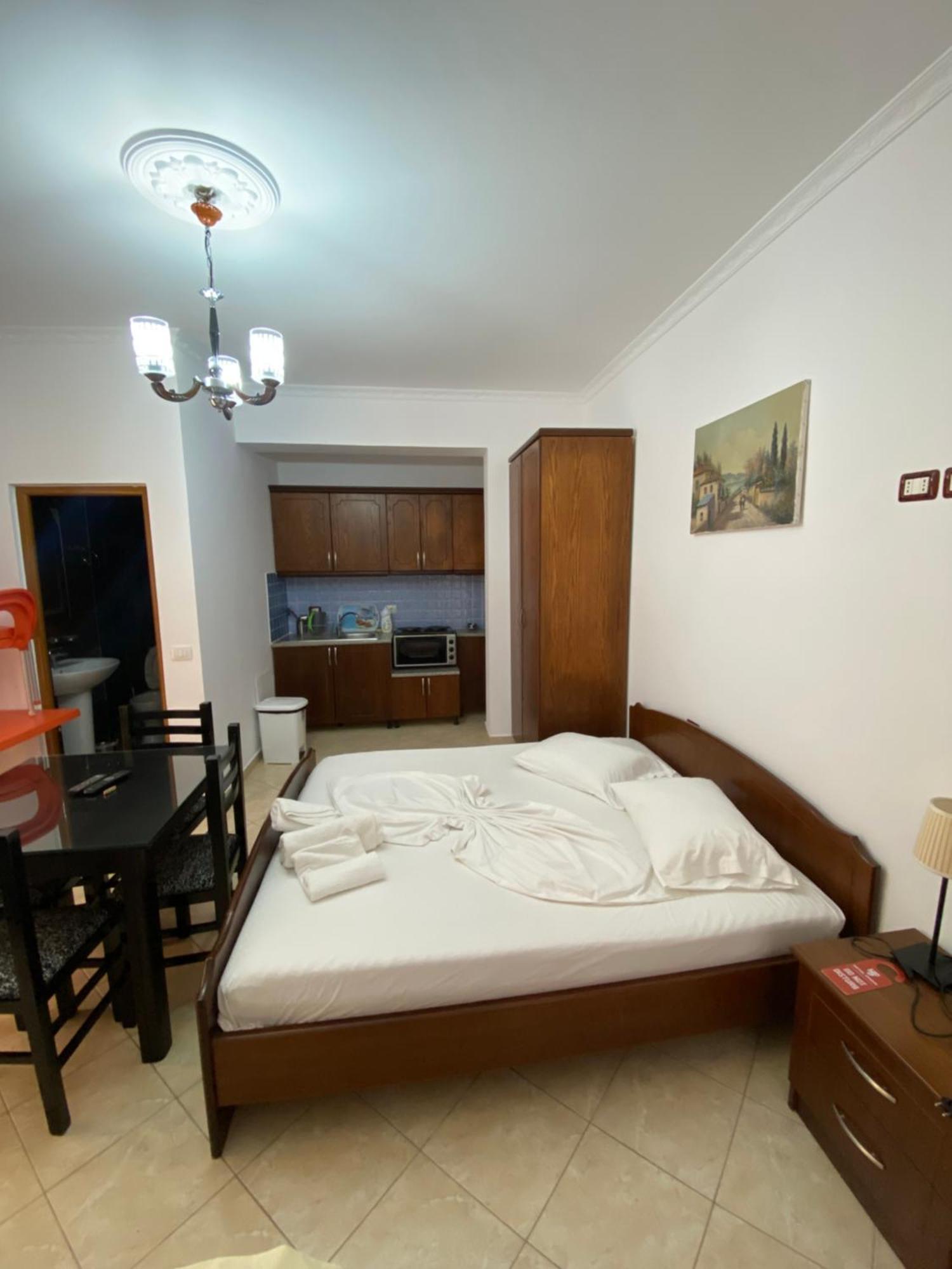 Erioni Hotel Sarandë Quarto foto