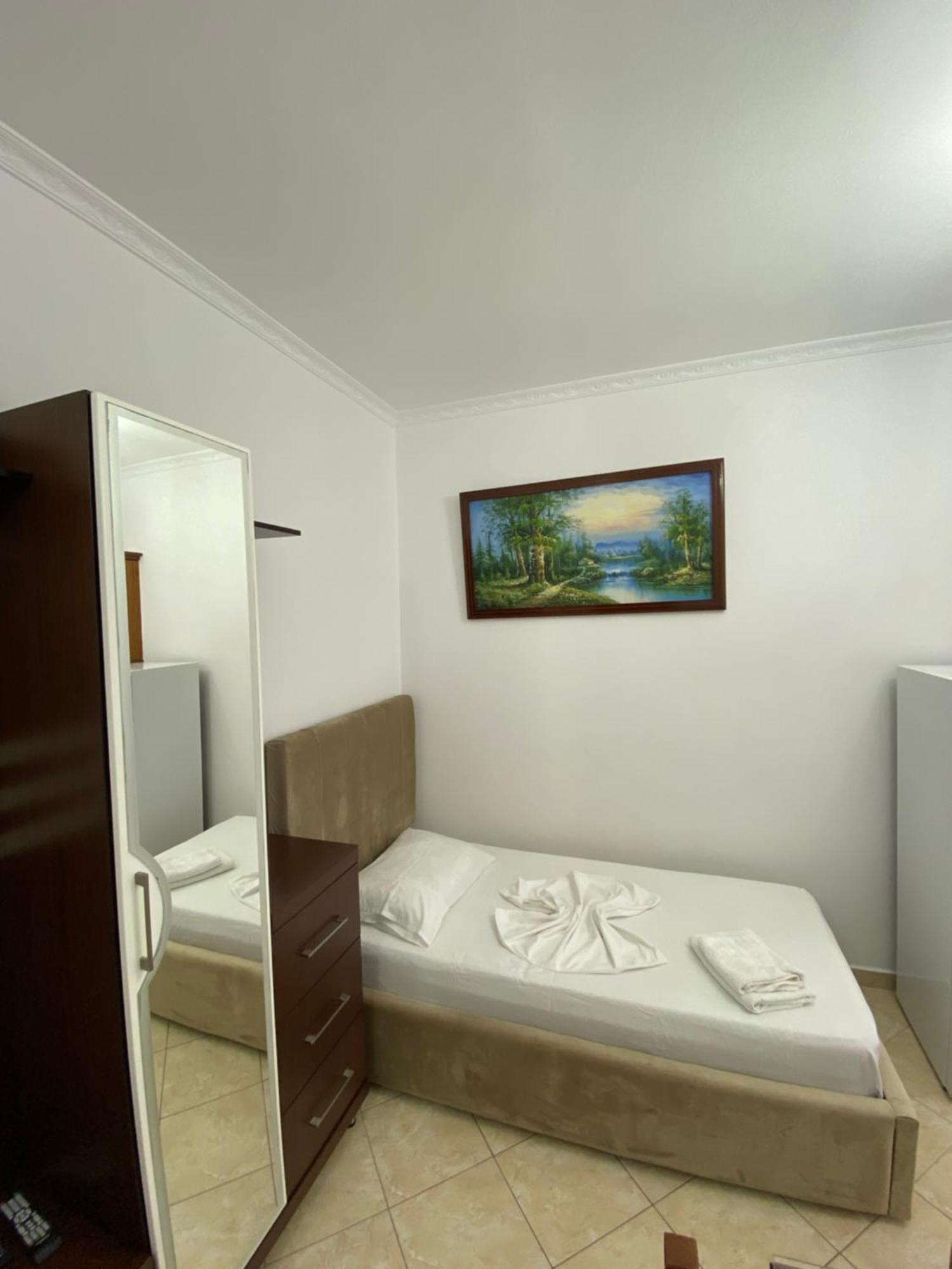 Erioni Hotel Sarandë Quarto foto