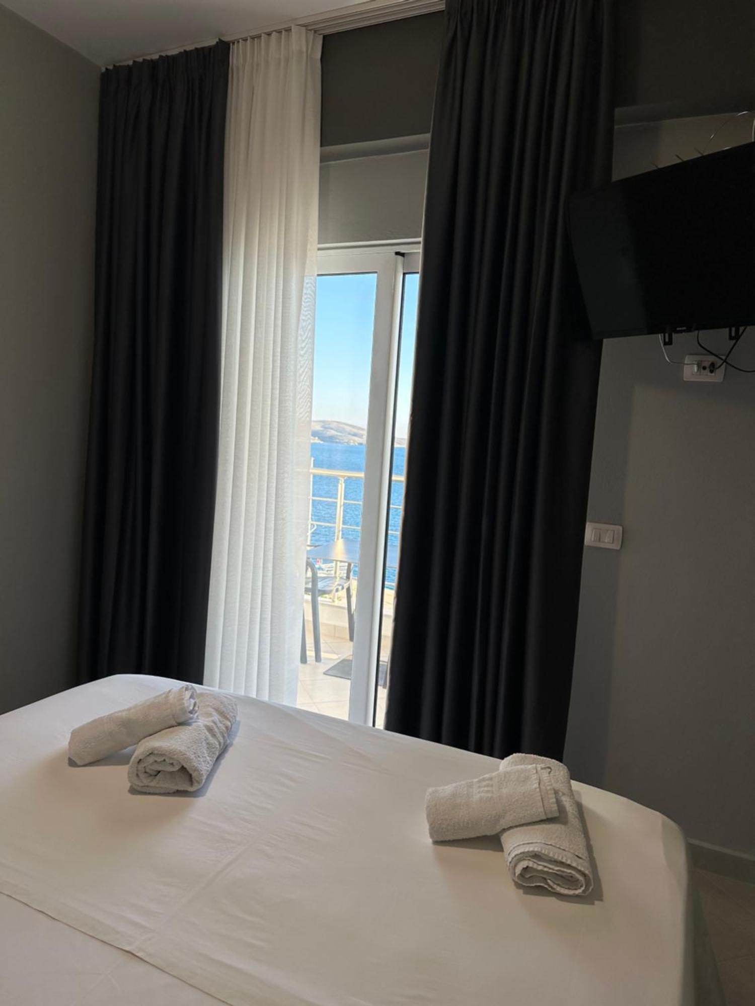 Erioni Hotel Sarandë Exterior foto